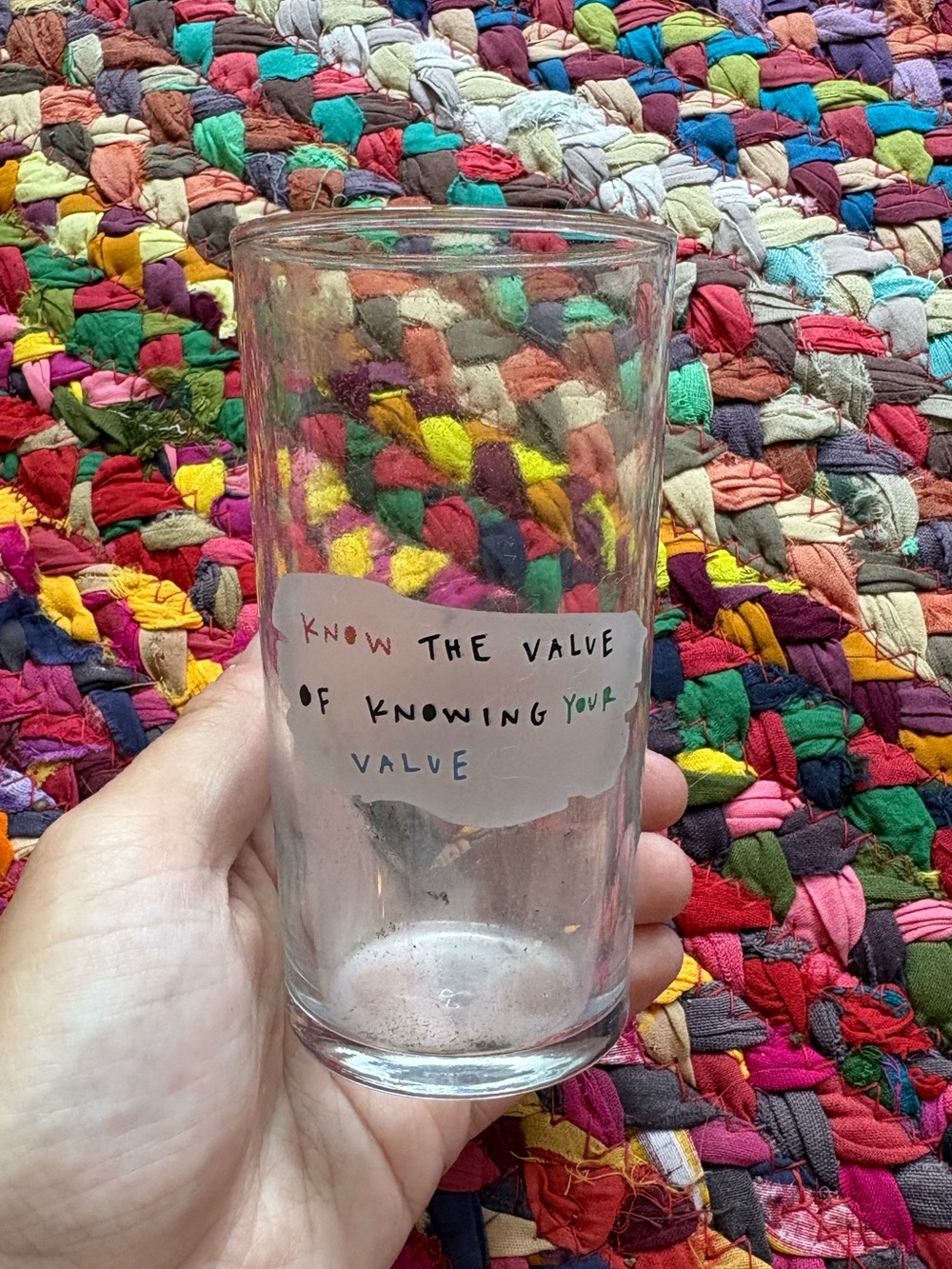 CLEAR GLASS TUMBLER WITH INSPIRATIONAL QUOTE